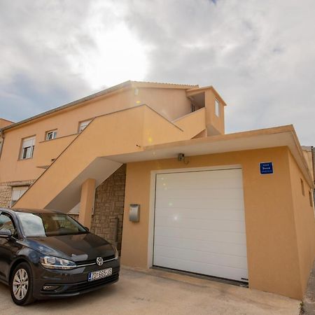 Apartman Eva Vrsi Bagian luar foto
