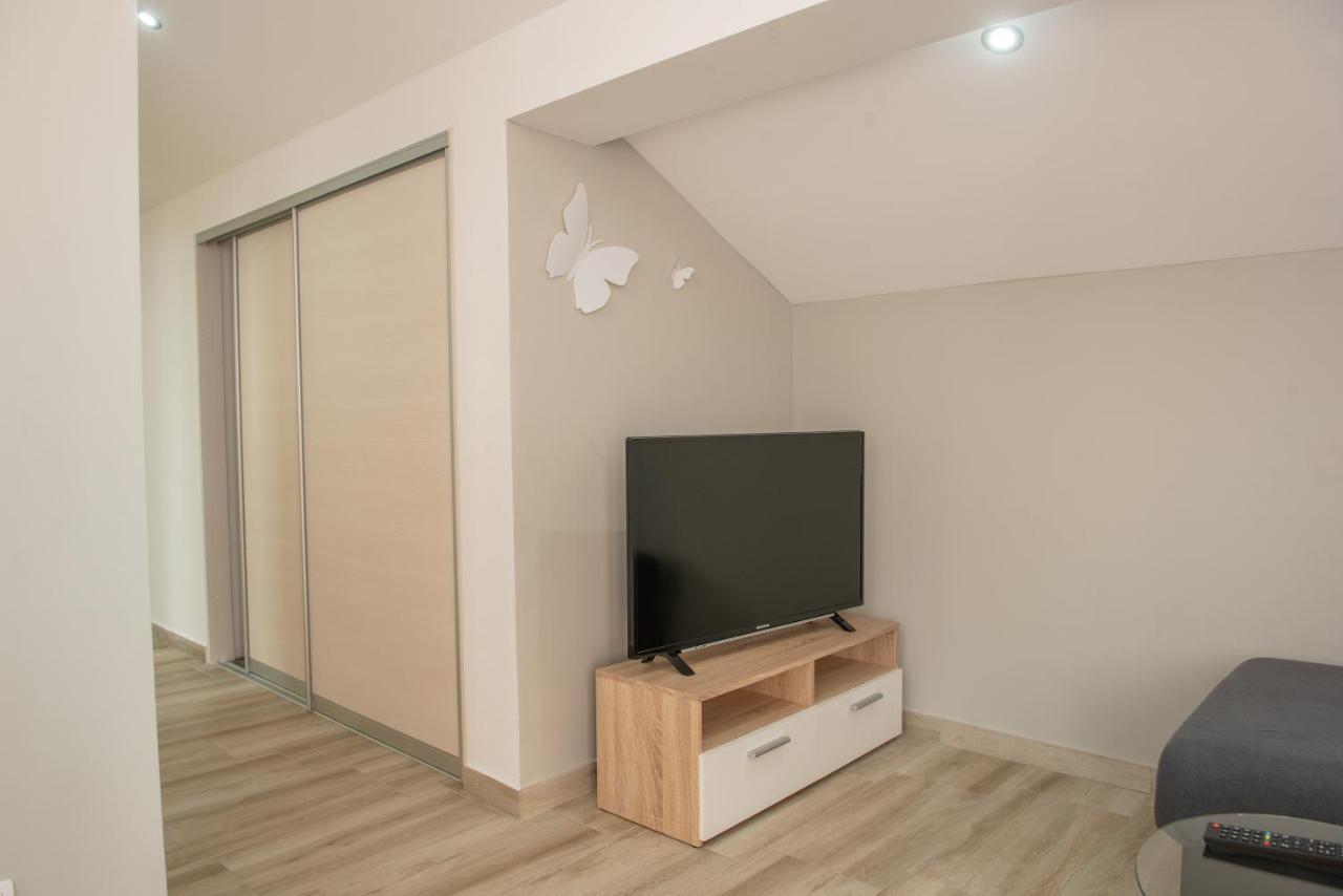 Apartman Eva Vrsi Bagian luar foto