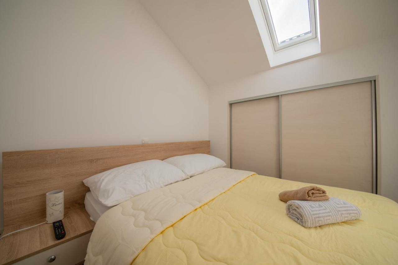 Apartman Eva Vrsi Bagian luar foto