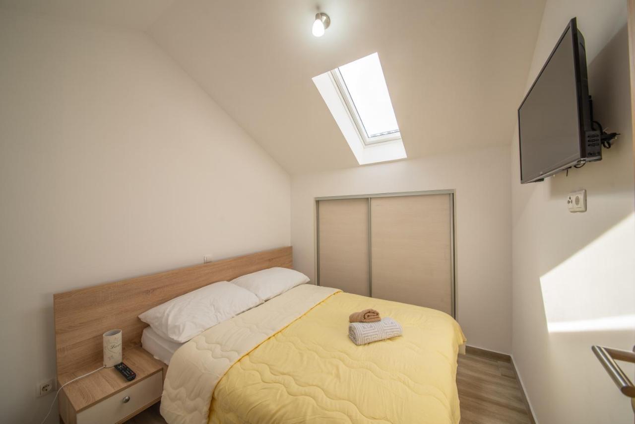 Apartman Eva Vrsi Bagian luar foto