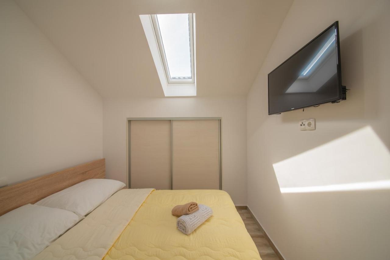 Apartman Eva Vrsi Bagian luar foto