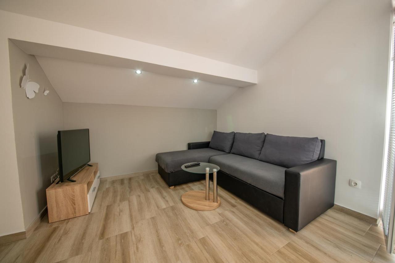 Apartman Eva Vrsi Bagian luar foto