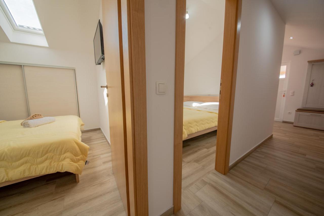 Apartman Eva Vrsi Bagian luar foto