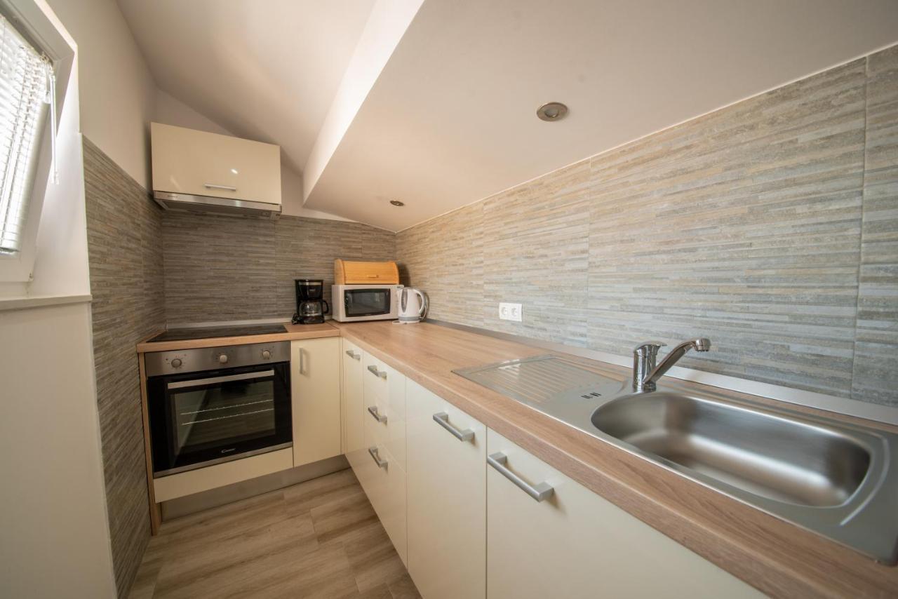 Apartman Eva Vrsi Bagian luar foto