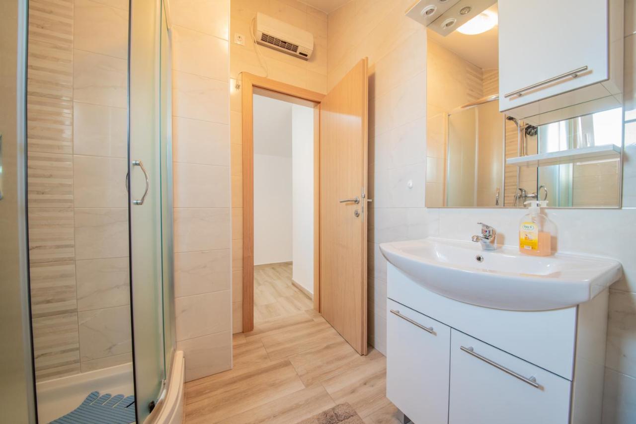 Apartman Eva Vrsi Bagian luar foto