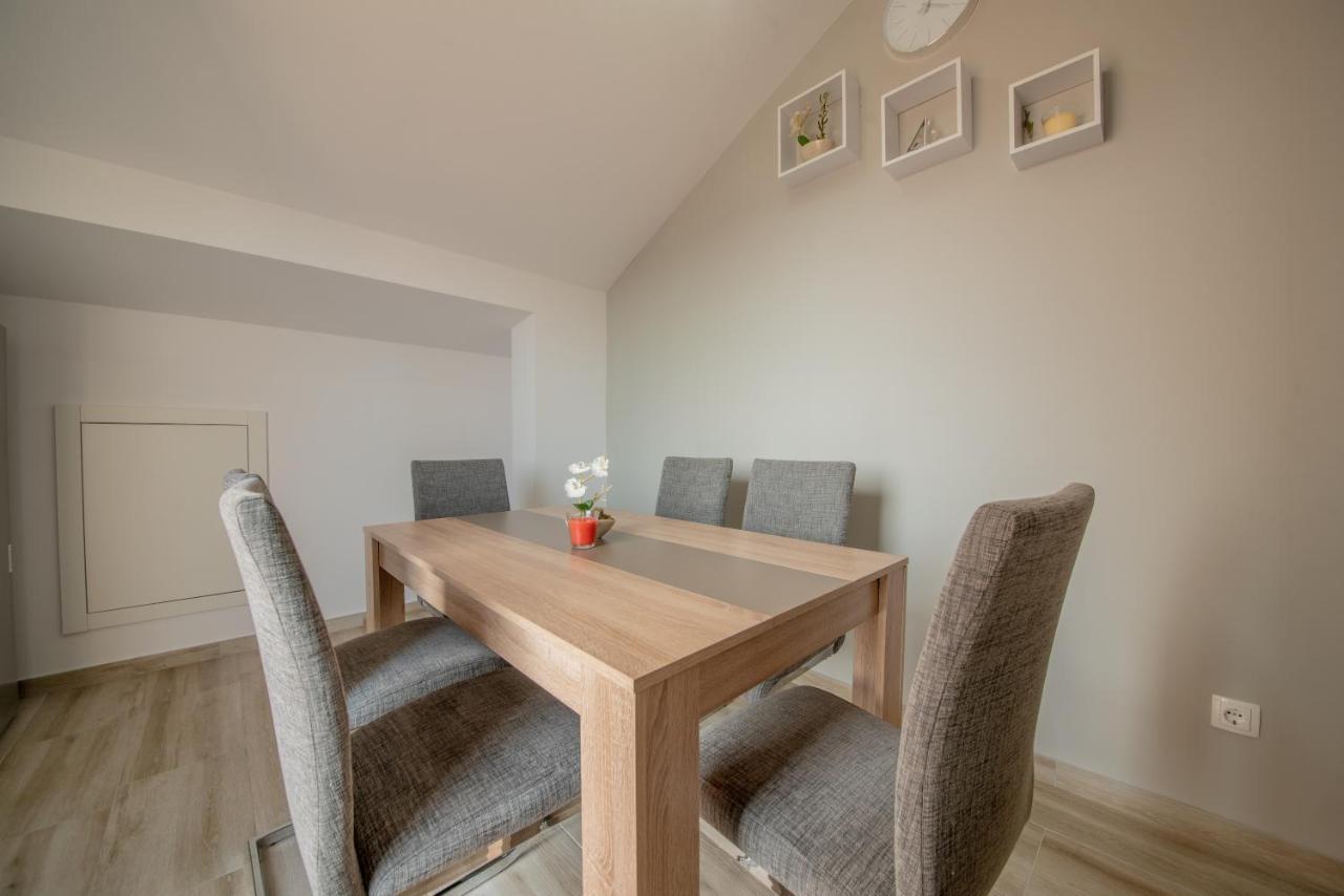 Apartman Eva Vrsi Bagian luar foto