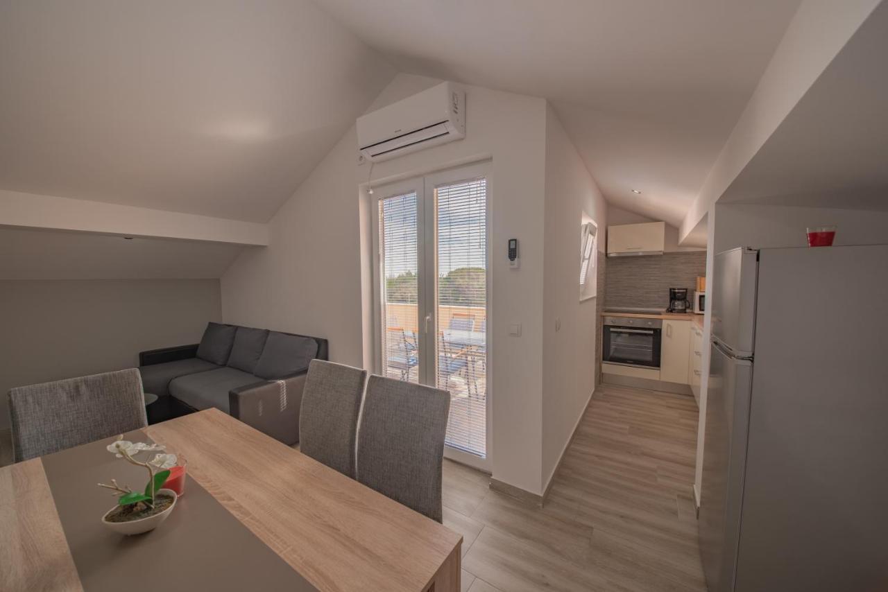 Apartman Eva Vrsi Bagian luar foto
